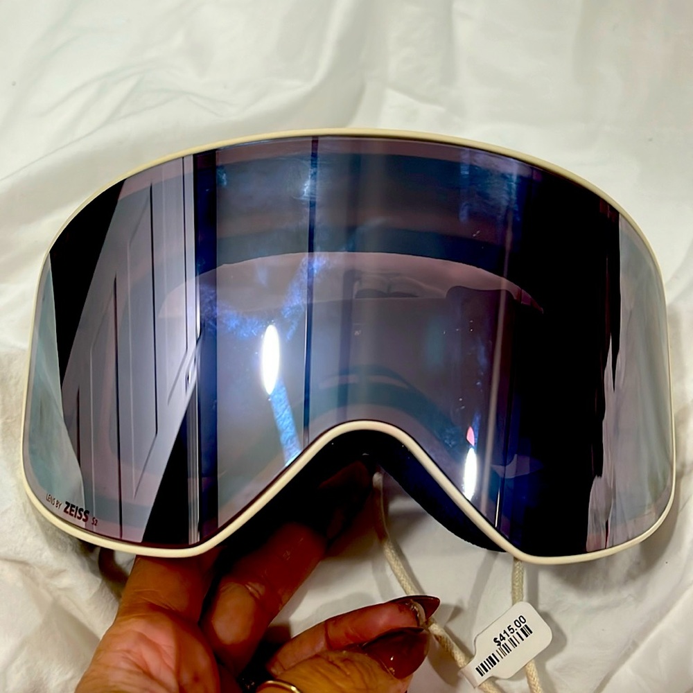Chloe ski goggles NWT